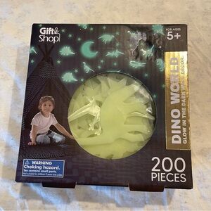 200 pieces Dino World Glow in the dark wall decor
